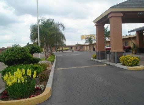 Village Inn Tulare Exteriér fotografie